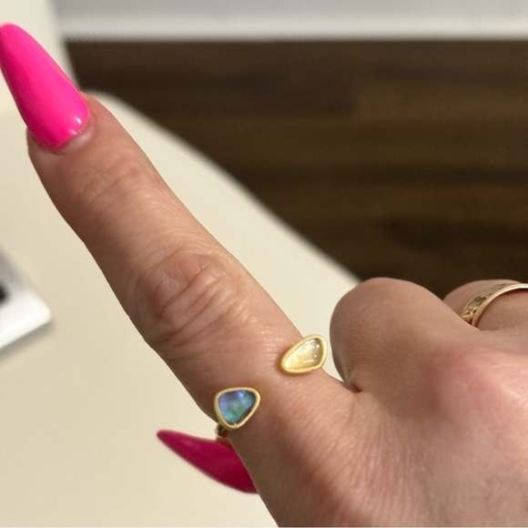 Kendra Scott ring blue and clear stone matte gold finish size 8 - Picture 8 of 9